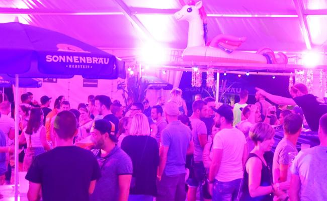 Eine kleine Zeitreise mit DJ und Einhorn