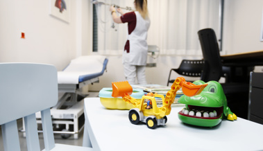Die Kinderärzte Würmli und Jenny kämpfen mit ihrer chronischen Auslastung - und der Politik