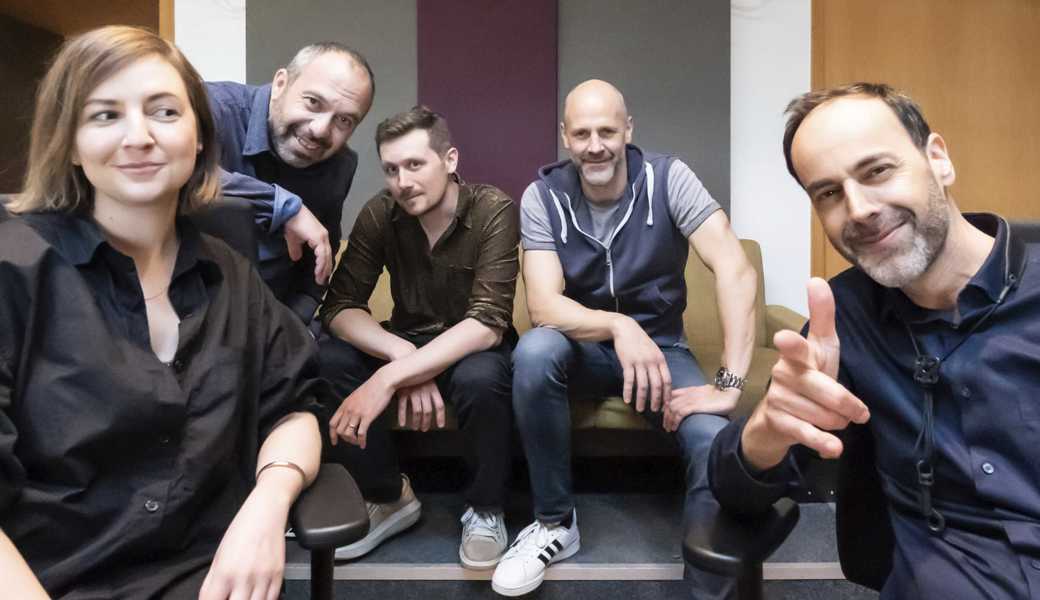 Peter Lenzin (rechts) tritt mit seiner Band Here & Now und der Sängerin Heidi Caviezel (l.) in Rebstein auf.