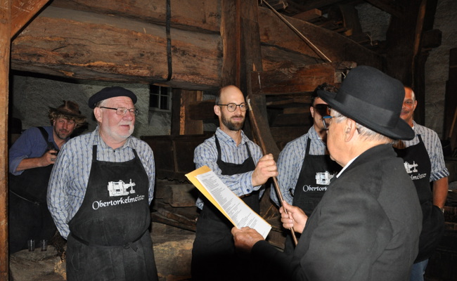 Traditionelles Weinfest: David Schmidheiny wird als zehnter Torkelmeister vereidigt