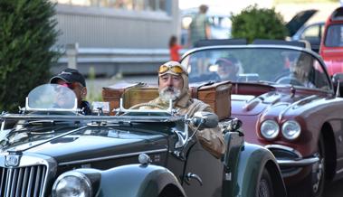 Klassische Autos im Rheintal unterwegs