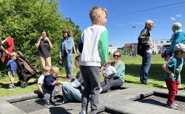 Der neue Kinderspielplatz beim Schulhaus Schachen ist eröffnet