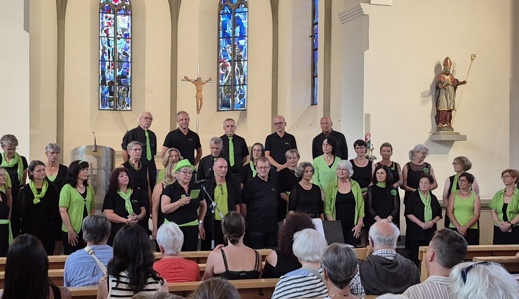 Die Zuschauer genossen das Kurzkonzert und die "Reise nach Naumburg". 