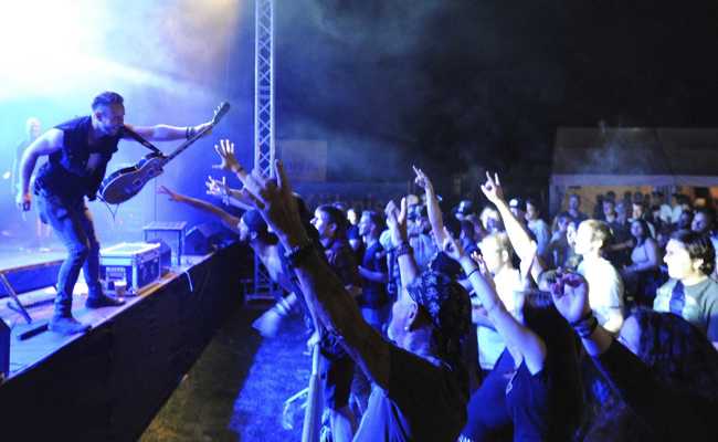 Mitsinghits fürs Partyvolk: Das «Rock am Fels» ist eine Erfolgsgeschichte