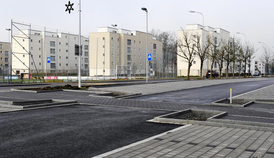 Die Sanierung des vorderen Arealstücks ist fast fertig. Es gibt nur eine Ein- und eine Ausfahrt. Die Stadt Rheineck will den hinteren Abschnitt, vom Eingang der Badi bis zum Grundstücksende, demnächst gleich ausbauen und in den Parkplatz integrieren.