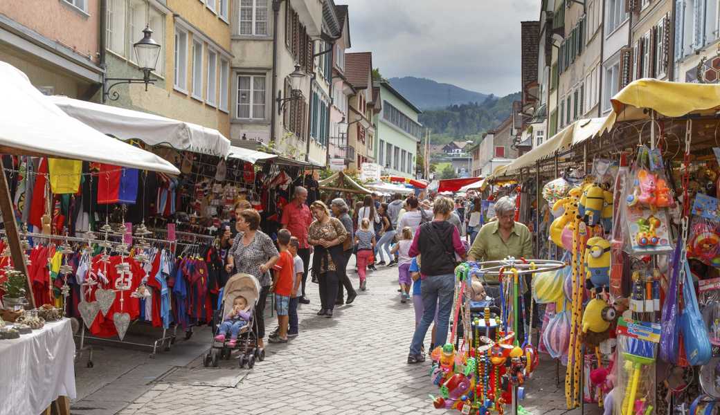 Der August-Markt ist stets gut besucht und bietet ein vielfältiges Angebot.  Der August-Markt ist stets gut besucht und bietet ein vielfältiges Angebot.