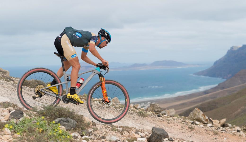 Thomas Litscher in einem neuen Dress und auf einem neuen Fully: Der 29-jährige Thaler bestritt mit einem Vieretappenrennen auf Lanzarote seinen ersten Wettkampf für sein neues Team KMC Ekoi Orbea. 