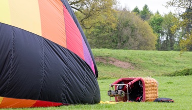 Ballonfahrt am Bodensee endet im Baum – Fahrer und vier Fahrgäste kommen mit dem Schrecken davon