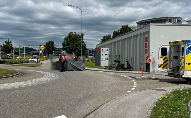 Töfffahrer stürzt im Rosenau-Kreisel und verletzt sich - er war alkoholisiert