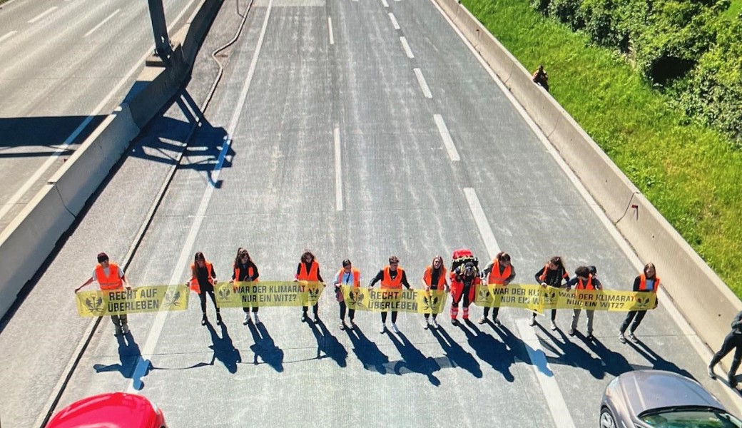 Autofahrer verärgert, einige Aktivisten leicht verletzt