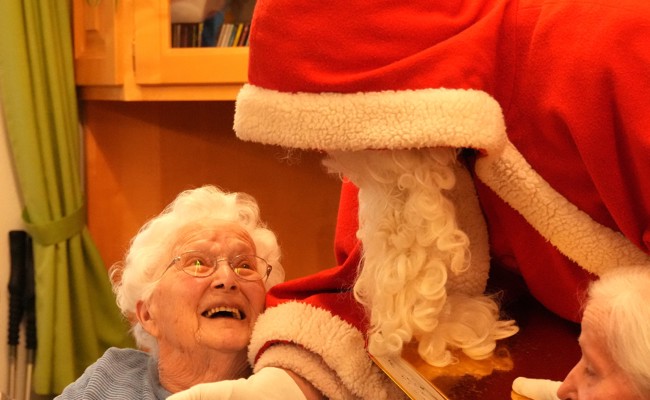 Glückliche Gesichter in der Adventszeit