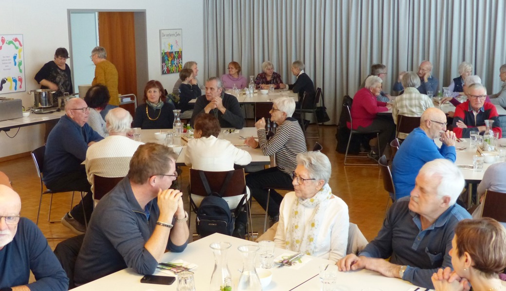 Es gab angeregte Gespräche unter den Gästen beim ersten «Miteinander Essen». Es gab angeregte Gespräche unter den Gästen beim ersten «Miteinander Essen».