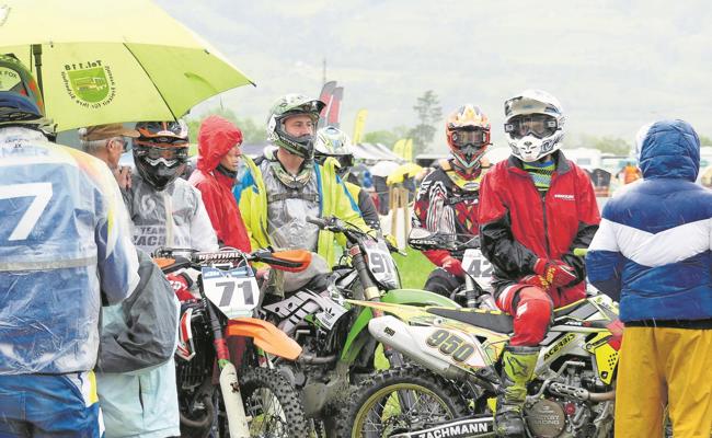 Motorendonner und tiefe Furchen