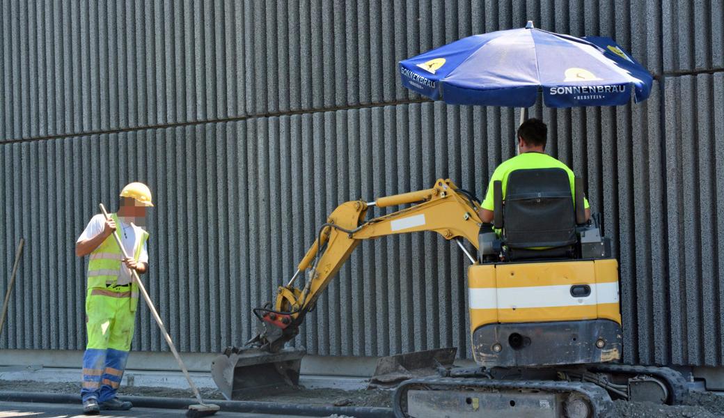 Mit Bauereischirm gegen die Nachmittagshitze.