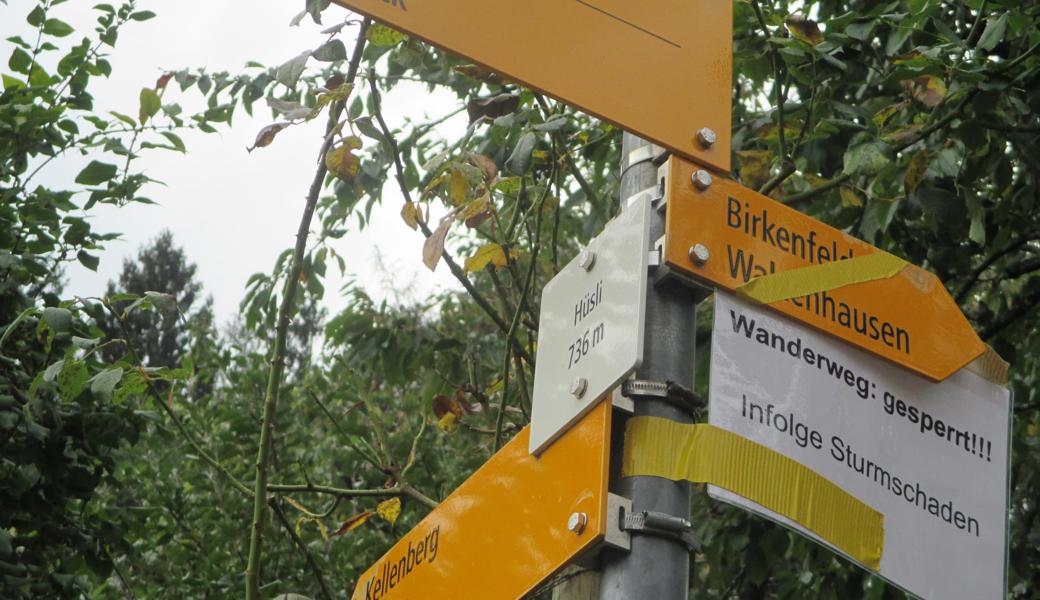 Auch beim Restaurant „Lerchenfeld“ (Oberegg) wird unübersehbar auf die Wegsperrung hingewiesen.