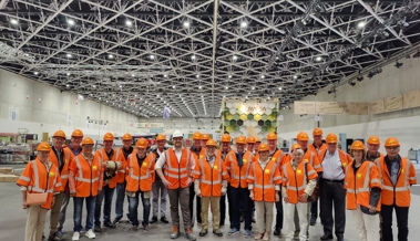 Ein beeindruckendes Bauwerk besichtigt