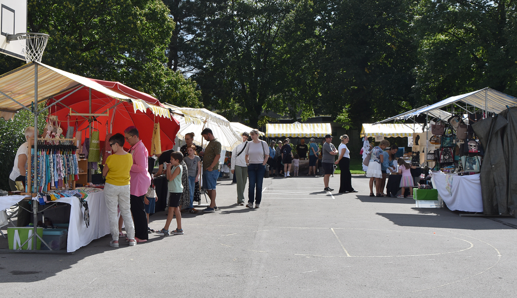 24 Marktstände luden dieses Jahr beim Kreativmarkt zum Stöbern und Entdecken ein.