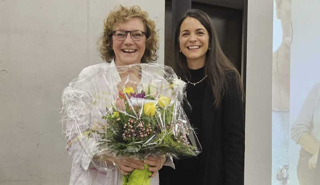 Aktuarin Diana Lutz (links) wurde von Präsidentin Simone Michlig  verabschiedet. 