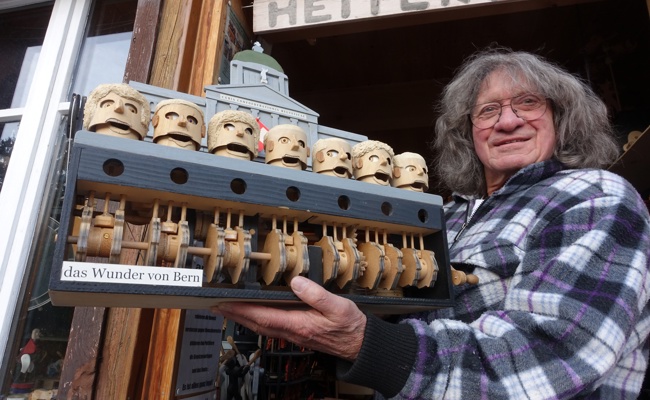 Der Tinguely aus dem Vorderland: Figurenmaschinen setzen Missstände spielerisch in Szene