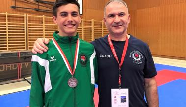 Karateka Elija Sieber mit einem starken Auftritt Karateka Elija Sieber mit einem starken Auftritt