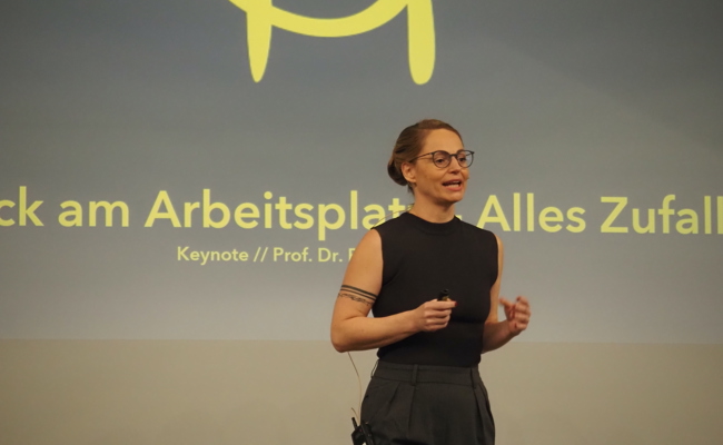 Nicht dem Zufall überlassen: Dem Glück am Arbeitsplatz auf der Spur