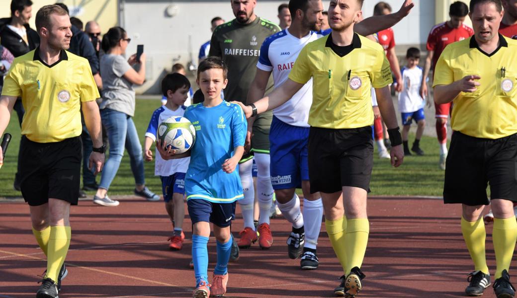 Pavlo Korniienko durfte als erster den Platz betreten.