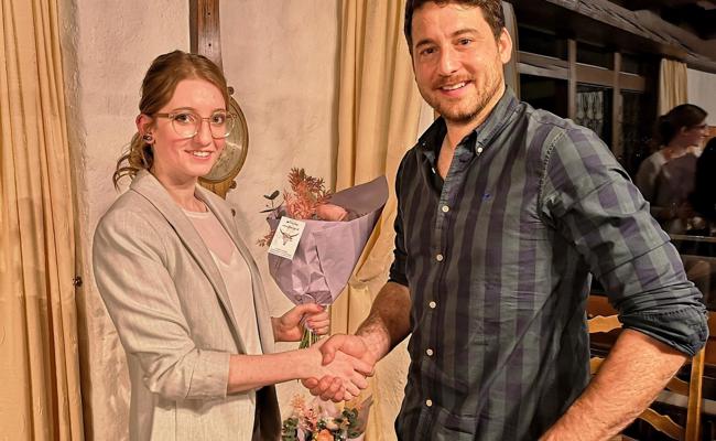 Dominic Stoop übergibt das Präsidium Tamara Fässler