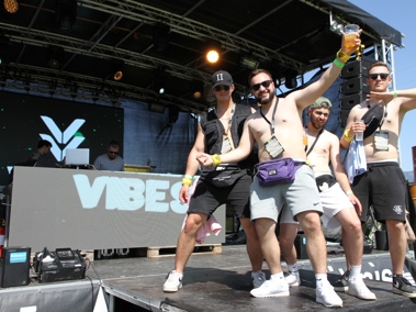 Mit dem Privatjet ins Rheintal: Verrücktes Festival startet durch