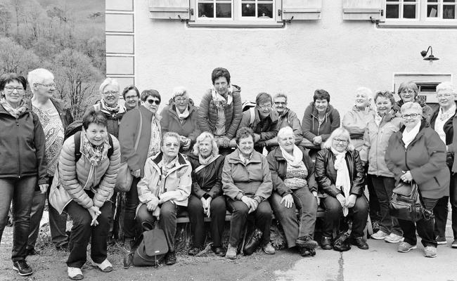 Frauenriege im  Weisstannental