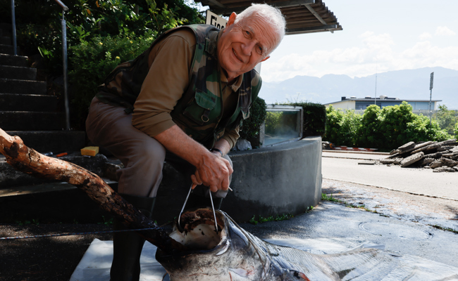 Der Rebsteiner Fritz Moser fängt bei Diepoldsau einen Rekordwels: «Das ist mein bislang grösster Fisch!»