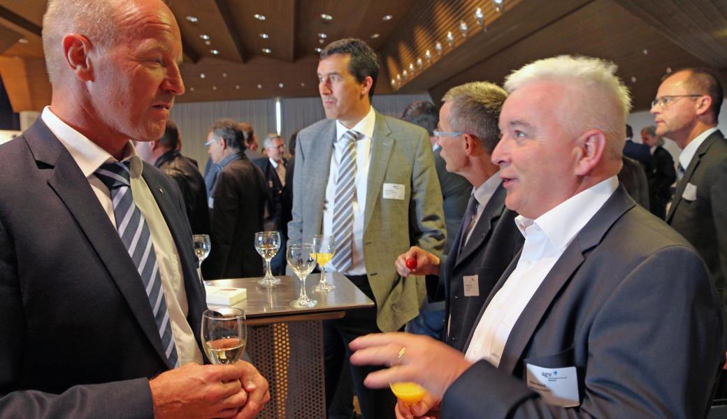 Gemeindepräsidenten im Gespräch:
Andreas Eggenberger, Rebstein (links) und Roland Wälter, Diepoldsau.