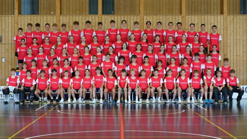 Die ganze Prague-Games-Selection des Unihockeyverbandes St.Gallen, Glarus und Appenzell traf sich eine Woche vor dem Grossanlass für letzte Trainings. Der Verband schickt vier Männer- und zwei Frauenteams nach Prag. Die ganze Prague-Games-Selection des Unihockeyverbandes St.Gallen, Glarus und Appenzell traf sich eine Woche vor dem Grossanlass für letzte Trainings. Der Verband schickt vier Männer- und zwei Frauenteams nach Prag.
