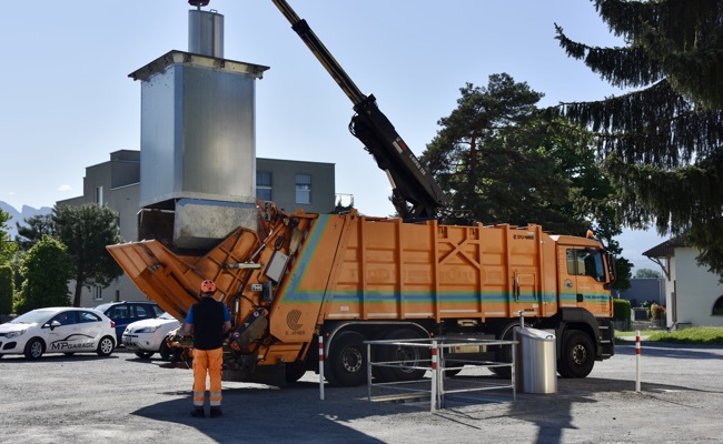Gestank wegen Sonne und Wind: Unterflurcontainer auf dem Progyplatz wurde versetzt