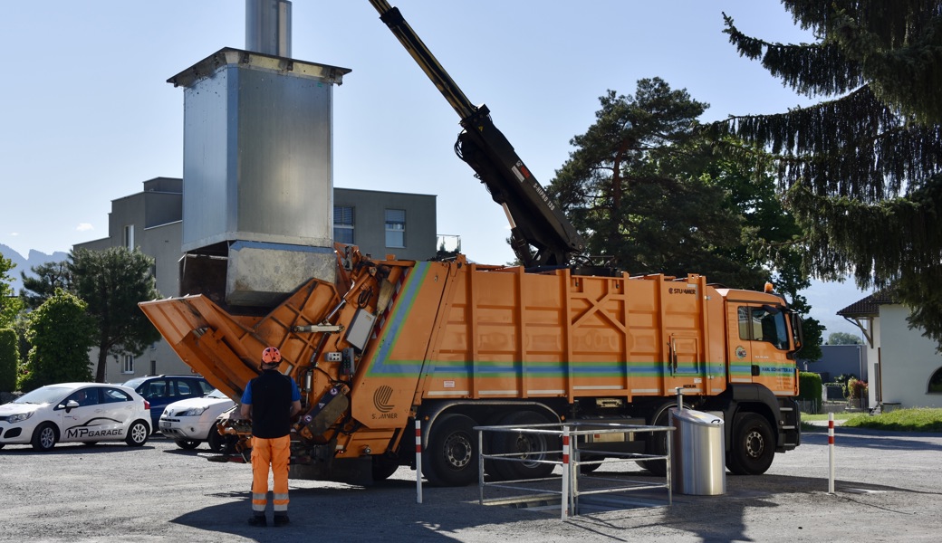 Gestank wegen Sonne und Wind: Unterflurcontainer auf dem Progyplatz wurde versetzt