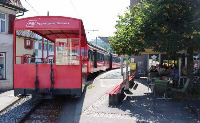 Das Gaiserbähnli ist ausgefallen, es verkehren Ersatzbusse, aber mit grosser Verspätung