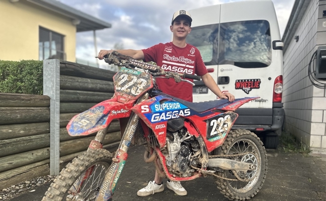 Arbeiten, schlafen, motocrossen: Mariano lebt für sein Hobby