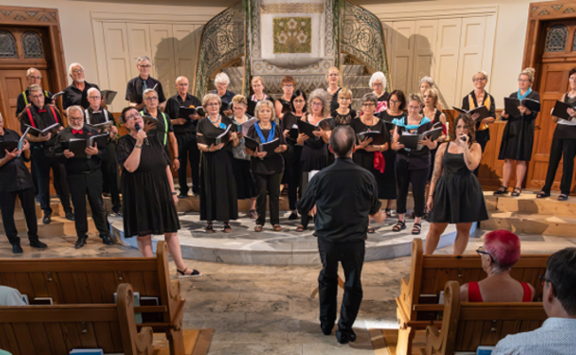Der Chor Novum sang sich an seinem Jahreskonzert durch viele Welten