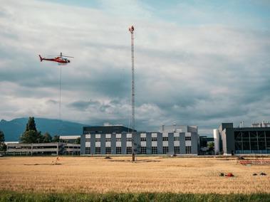 SFS errichtet Windmessmast für geplante Windenergieanlage