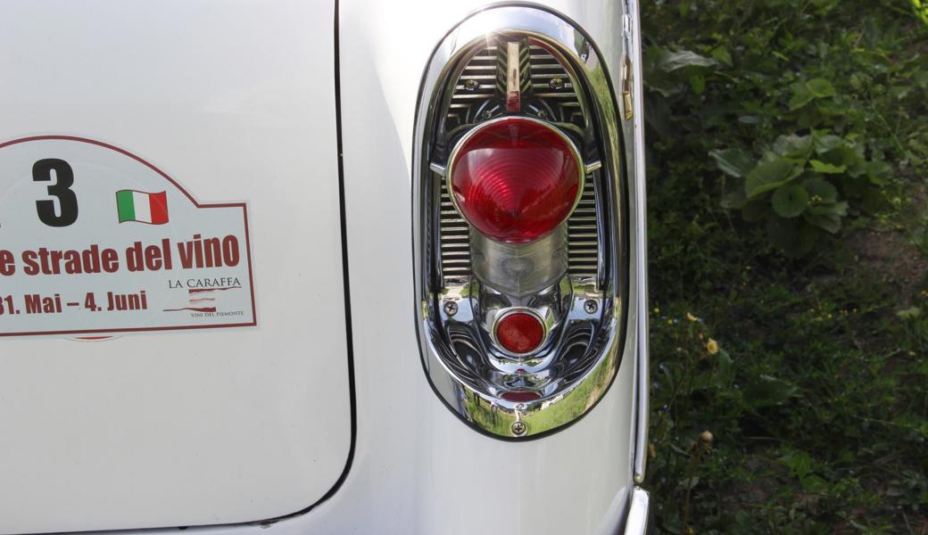 Edel - und praktisch. Eines der Rücklichter dient zugleich als Tankdeckel.