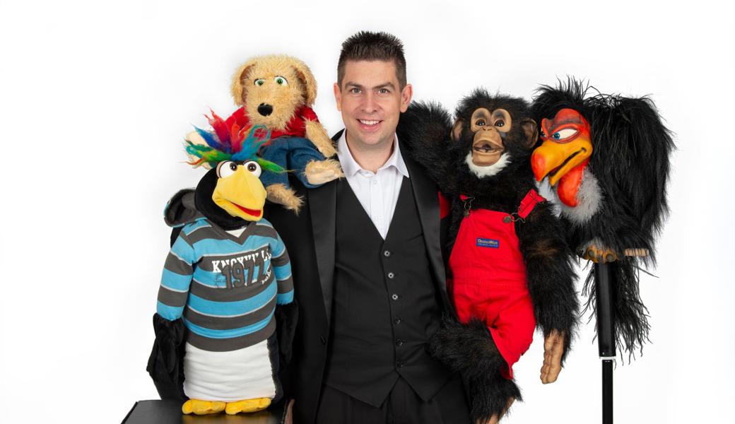 Marco Knittel gestaltet am Montagabend, 23. August mit viel Witz, Charme und Niveau eine moderne Bauchrednershow.