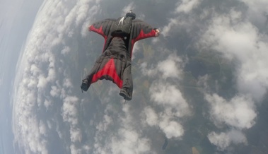 Eine Extremsituation überlebt: So geht es den Wingsuit-Springerinnen