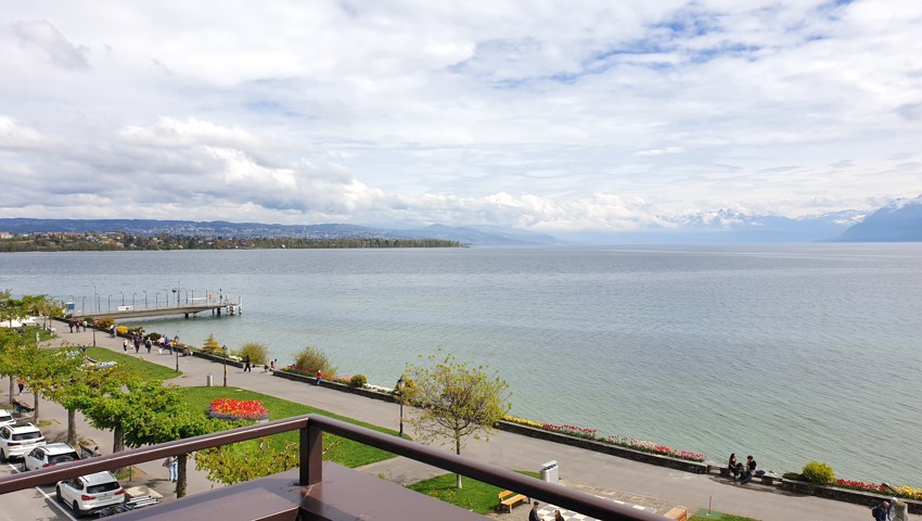 In der Westschweiz, auf dem Weg nach Morges, verliessen Fabio die Kräfte. Der Blick über den Genfersee brachte die Motivation dann aber sofort zurück. In der Westschweiz, auf dem Weg nach Morges, verliessen Fabio die Kräfte. Der Blick über den Genfersee brachte die Motivation dann aber sofort zurück.