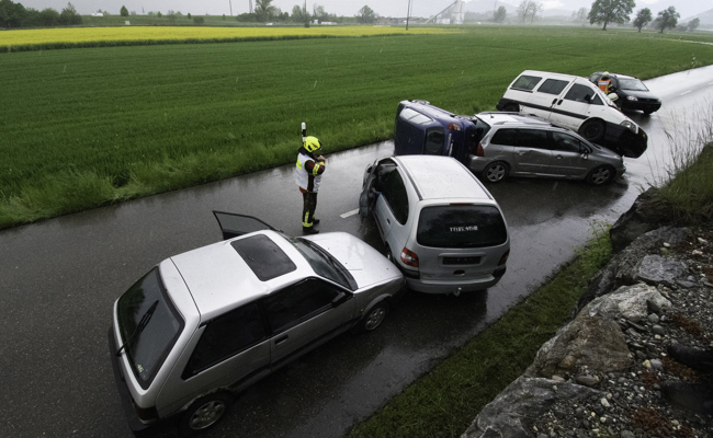 Die Feuerwehr Mittelrheintal  übte, ein Schreckensszenario auf der Autobahn zu bewältigen