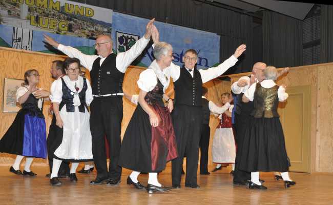 Volkstanz, Theater und Emotionen: beschwingter Abend fürs Gemüt
