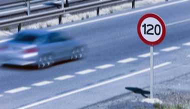 Mit 120 auf der Überholspur: Das Leben als Narr in der Schweiz
