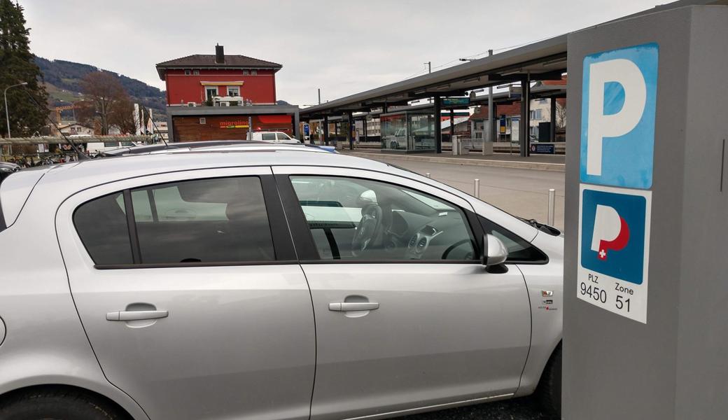 Seit kurzem gibt es am Bahnhof Altstätten nur noch eine Parkzone, die Zone «51 Bahnhofareal.»