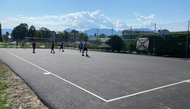 Spiel und Freude auf dem neuen Hartplatz der HPS