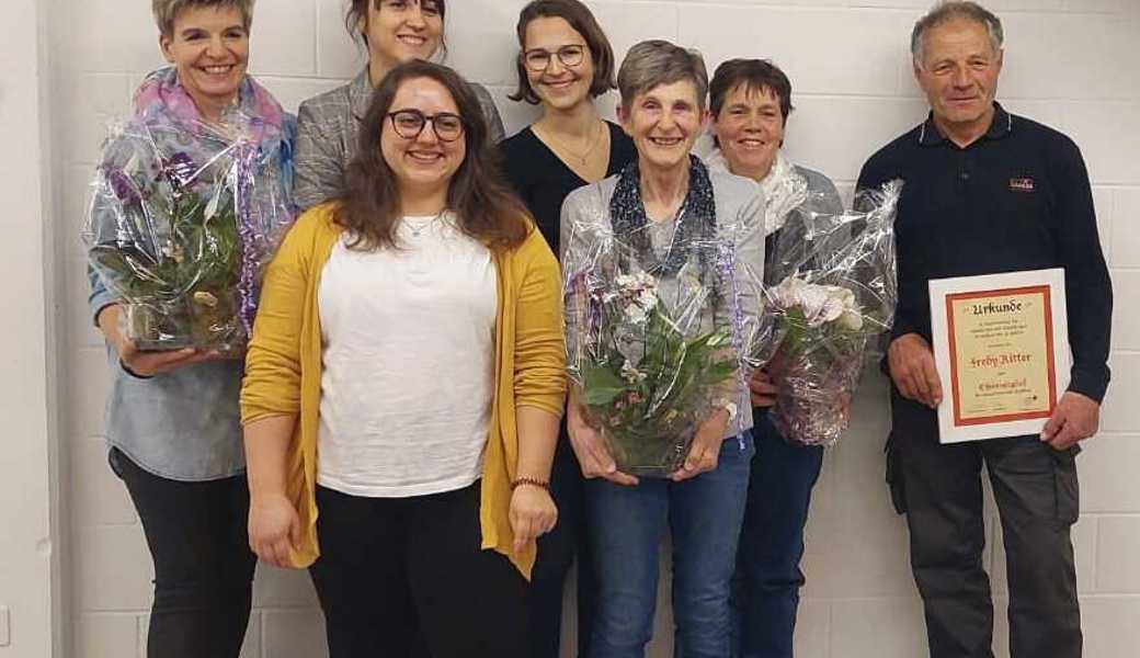 Der neue Vorstand  Sandra Hangartner (Materialverwalterin), Oana Bless (Beisitzerin), Iris Segmüller (Vizepräsidentin), Judith Gschwend (Kassierin), Fredy Ritter (ehemaliger Vizepräsident) (hinten v.l.). Carmen Weisskopf (Aktuarin), Isabelle Kehl (Präsident, vorn v.l.). Es fehlt Jessica Haltinner. 