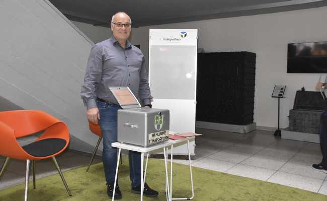 Manchmal legt nur noch eine Handvoll Stimmberechtigter den Wahlzettel in die Urne