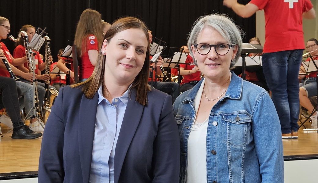 Shaleen Mastroberardino (l.) und Andrea Schöb hielten die Festreden am 1.-August-Brunch in Berneck, der von einer Formation des Musikvereins Berneck und Au-Heebrugg umrahmt wurde.